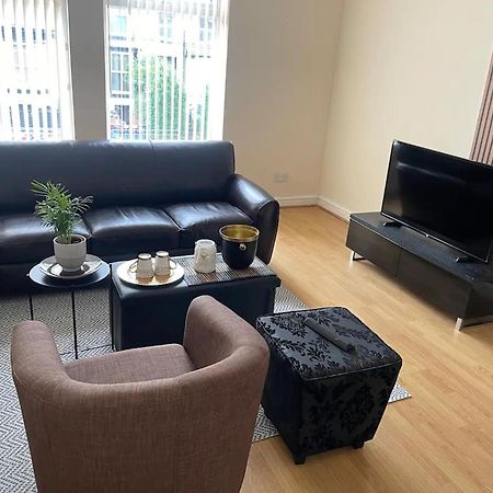 2-Bed Apartment - Sleeps 4 - Street Parking - Wifi مانشستر المظهر الخارجي الصورة