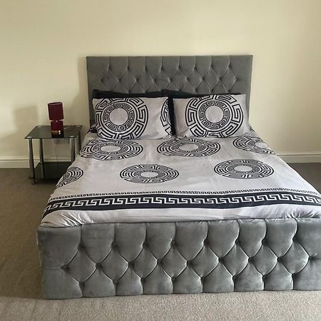 2-Bed Apartment - Sleeps 4 - Street Parking - Wifi مانشستر المظهر الخارجي الصورة