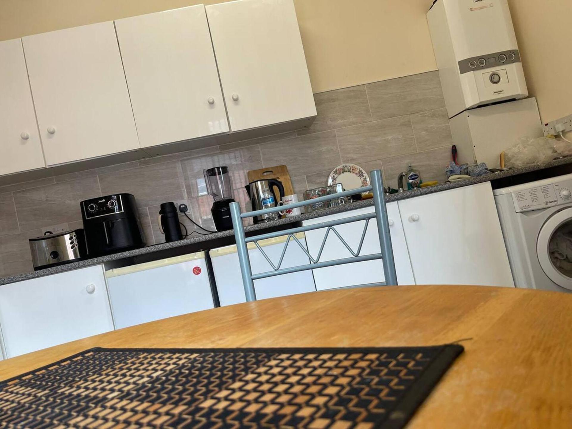 2-Bed Apartment - Sleeps 4 - Street Parking - Wifi مانشستر المظهر الخارجي الصورة