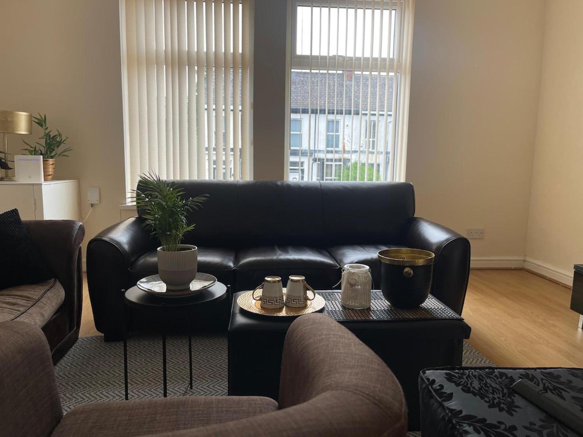 2-Bed Apartment - Sleeps 4 - Street Parking - Wifi مانشستر المظهر الخارجي الصورة