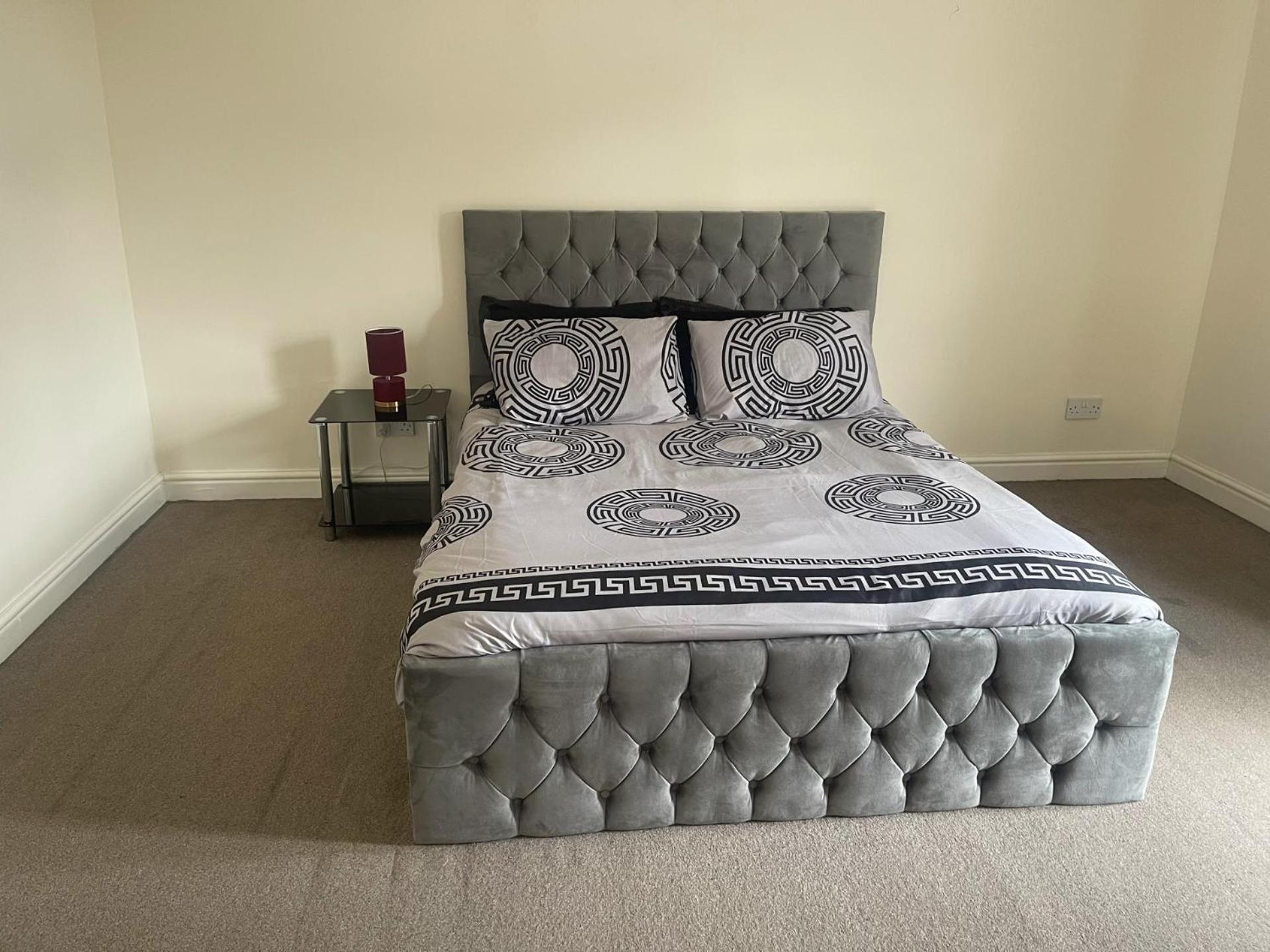 2-Bed Apartment - Sleeps 4 - Street Parking - Wifi مانشستر المظهر الخارجي الصورة