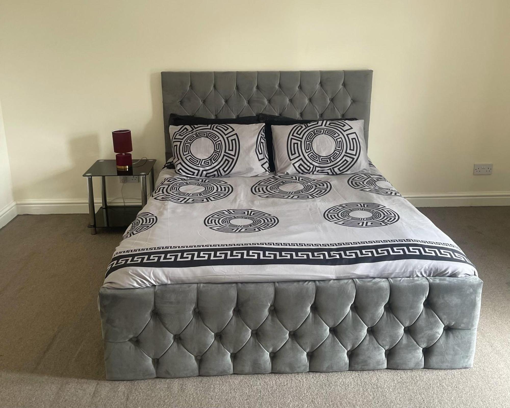 2-Bed Apartment - Sleeps 4 - Street Parking - Wifi مانشستر المظهر الخارجي الصورة